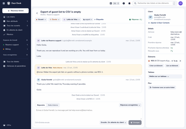 Un ticket dans Dazr Desk : l’e-mail du client, la réponse partie de l’adresse du support, une note interne et l’élément lié
